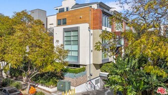1250 N Harper Ave in West Hollywood, CA - Building Photo
