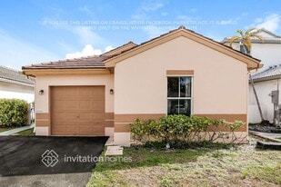 18466 NW 22nd St in Pembroke Pines, FL - Building Photo