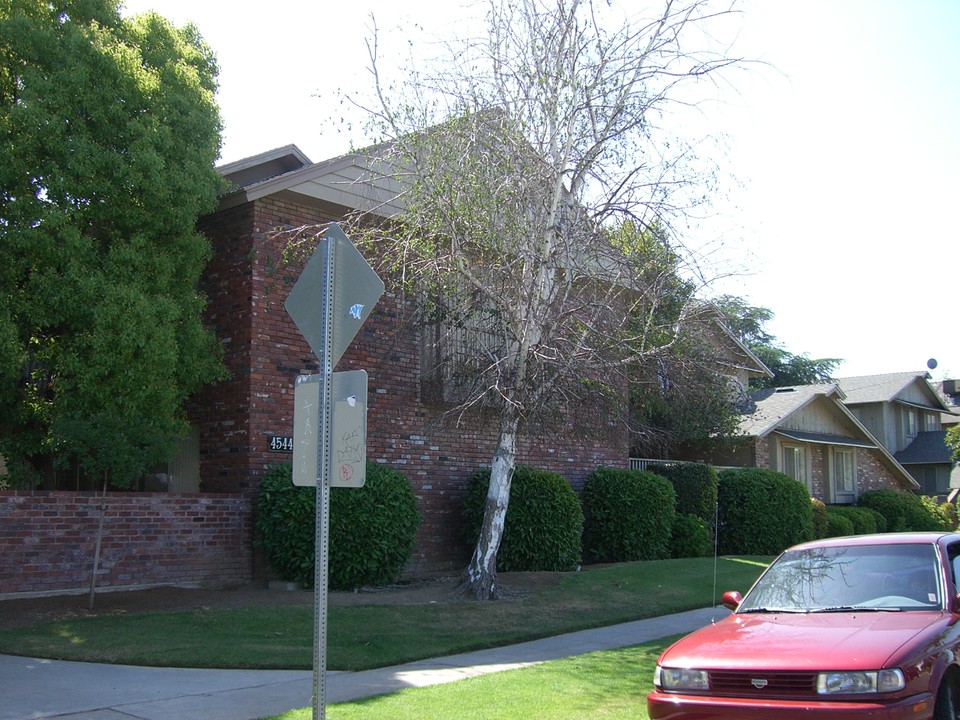 4544 N Sharon Ave in Fresno, CA - Building Photo