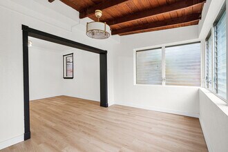 751 NE 122nd St, Unit 1 in North Miami, FL - Foto de edificio - Building Photo