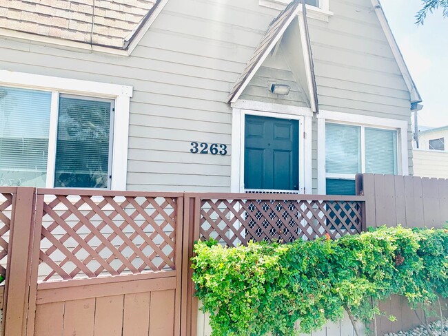 803-807 Jamaica Ct in San Diego, CA - Building Photo - Building Photo