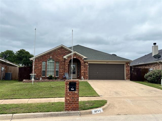 4733 Topaz Ln in Granbury, TX - Building Photo