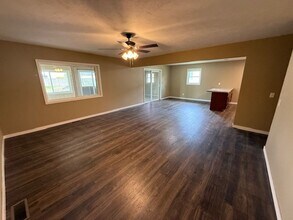 115 W Ash St in Chatham, IL - Building Photo - Building Photo