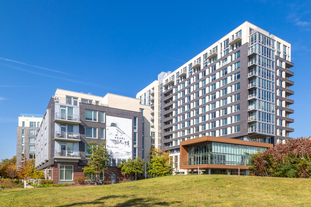 The Pearl in Silver Spring, MD - Building Photo