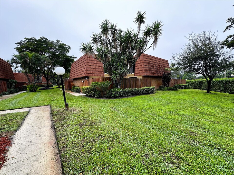 3103 Spanish Wells Dr in Delray Beach, FL - Building Photo