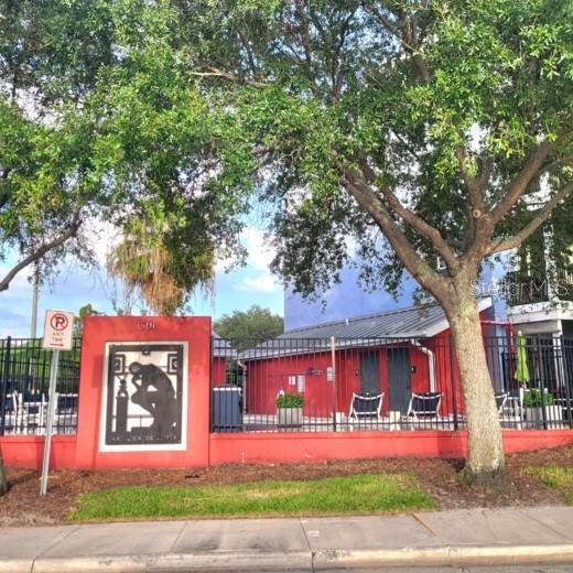 1501 Doyle Carlton Dr in Tampa, FL - Foto de edificio - Building Photo
