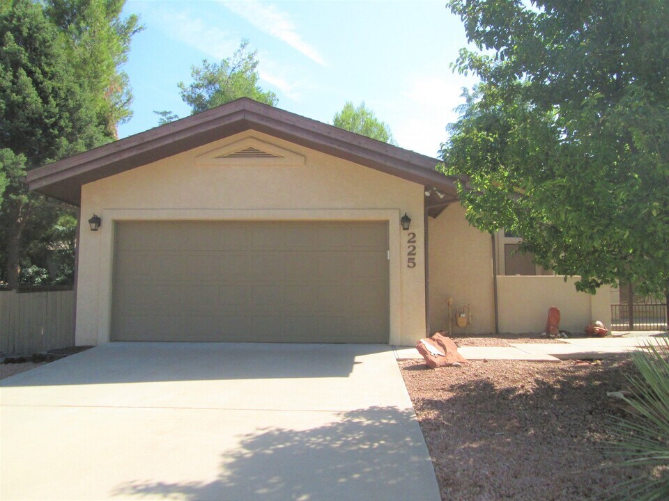 225 Kaibab Way in Sedona, AZ - Building Photo