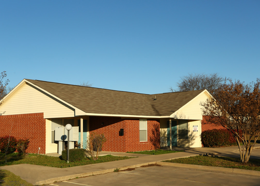 Alvarado Apartments in Alvarado, TX - Building Photo