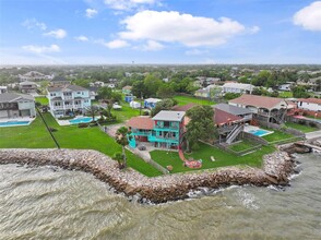 1121 6th St in San Leon, TX - Building Photo - Building Photo