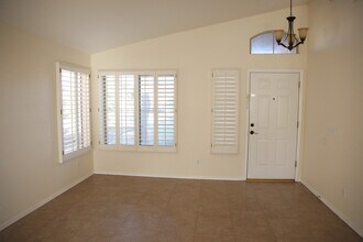 16044 S 18th Ave in Phoenix, AZ - Foto de edificio - Building Photo
