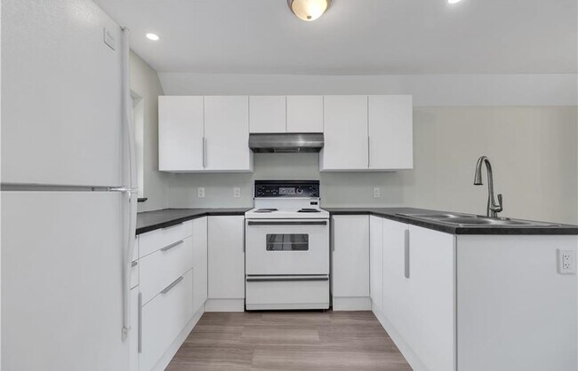 404 Montreal St in Kingston, ON - Building Photo - Building Photo