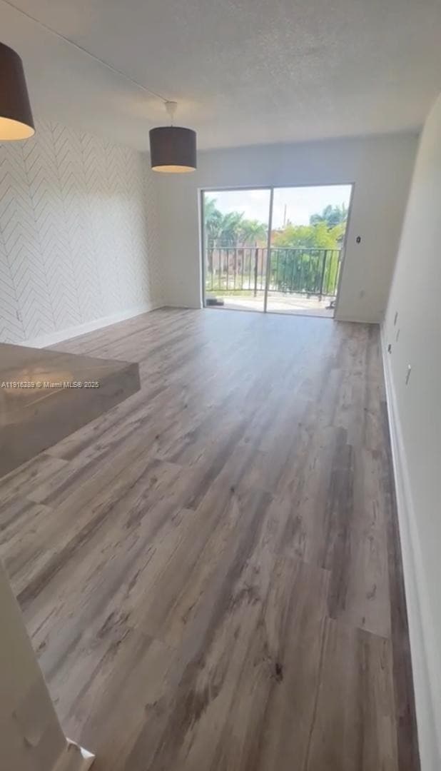 5201 NW 7th St, Unit 405 in Miami, FL - Building Photo - Building Photo