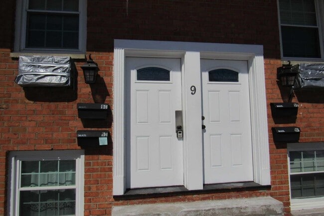 9 Alpine Dr in Wappingers Falls, NY - Building Photo - Building Photo