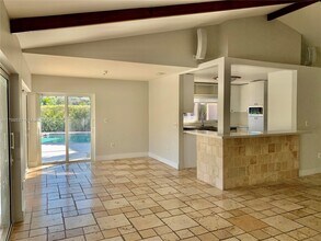 10335 NW 46th St in Doral, FL - Building Photo - Building Photo