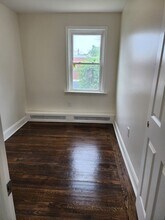 330 N 10th St in Darby, PA - Building Photo - Building Photo