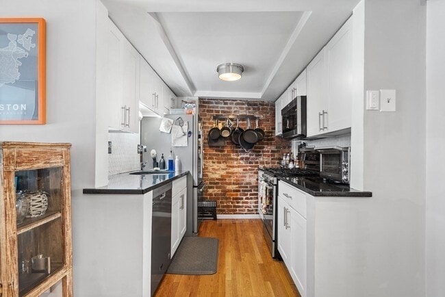 40 Pleasant St, Unit 1