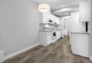 1374 Erker Cres NW in Edmonton, AB - Building Photo - Building Photo