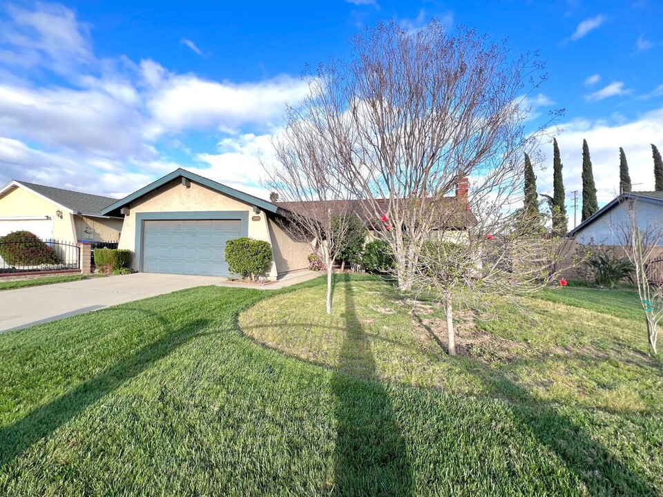 2909 S Castle Harbour Pl in Ontario, CA - Building Photo