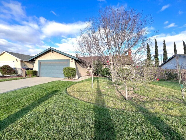 property at 2909 S Castle Harbour Pl