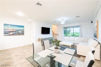 2693 Citrus St in Naples, FL - Building Photo - Building Photo