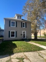 2402 Plum St in Erie, PA - Building Photo
