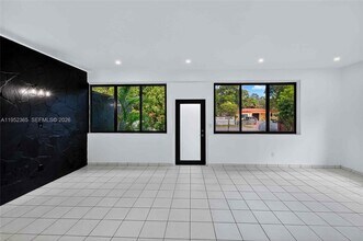524 NE 160th Terrace in Miami, FL - Building Photo - Building Photo