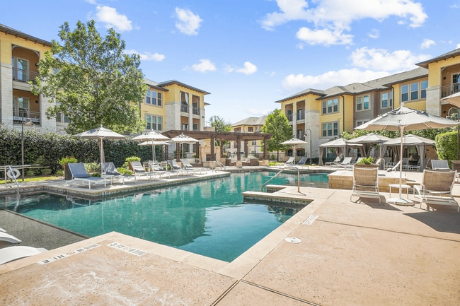 Grand at The Dominion Apartments in San Antonio, TX - Foto de edificio - Building Photo