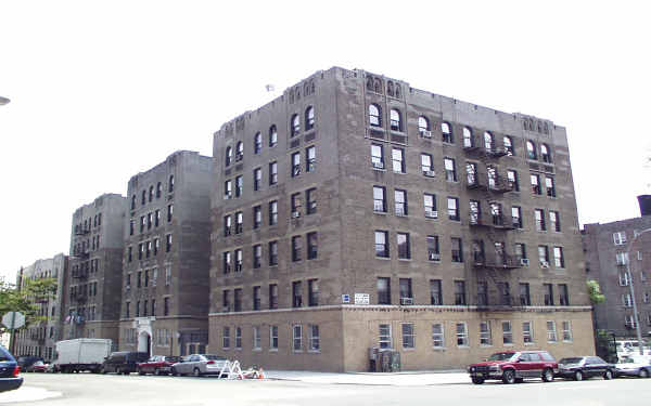 54 W 174th St in Bronx, NY - Building Photo