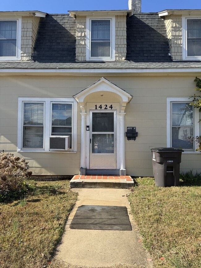 property at 1424 W 4th St