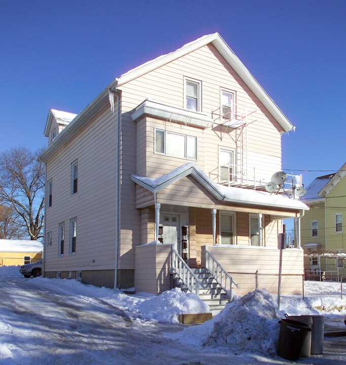 552 Maple St in Fall River, MA - Building Photo