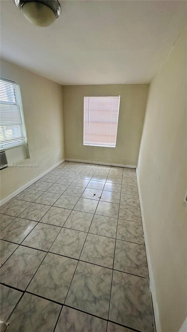 2250 NE 136th St in North Miami Beach, FL - Building Photo - Building Photo