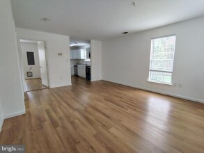 20005 Dunstable Cir in Germantown, MD - Foto de edificio - Building Photo