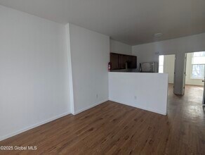 372 Clinton Ave in Albany, NY - Building Photo - Building Photo