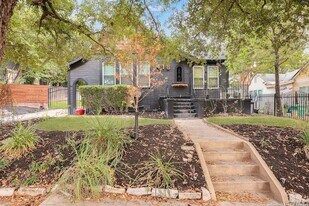 418 W Rosewood Ave in San Antonio, TX - Building Photo