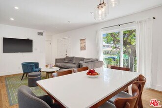 933 11th St-Unit -1 in Santa Monica, CA - Foto de edificio - Building Photo