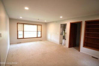 4710 Clarmar Rd in Jeffersontown, KY - Building Photo - Building Photo