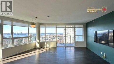 112 13th St E in North Vancouver, BC - Building Photo - Building Photo