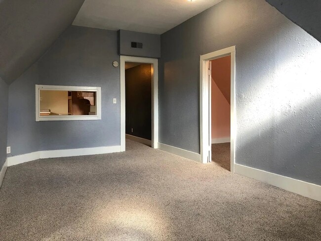 1741 N Farwell Ave, Unit 3rd floor