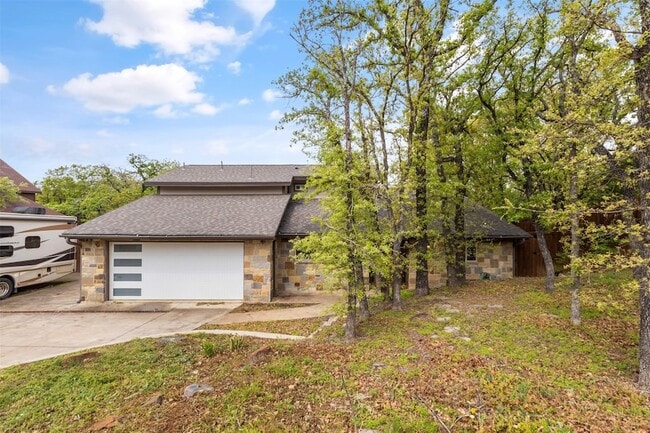 property at 3427 Lakewood Ln