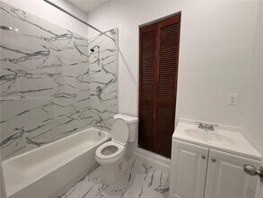 2804 NW 7th Ct in Fort Lauderdale, FL - Building Photo - Building Photo