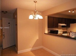 5761 Riverside Dr-Unit -101B4 in Coral Springs, FL - Building Photo - Building Photo