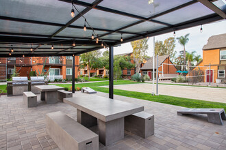 Highland Pinetree Apartments in Fullerton, CA - Building Photo - Building Photo