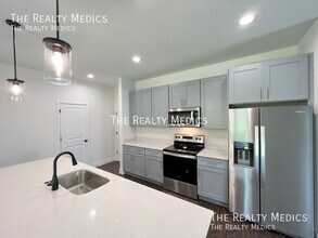 2718 Wright Ave SE in Palm Bay, FL - Building Photo - Building Photo