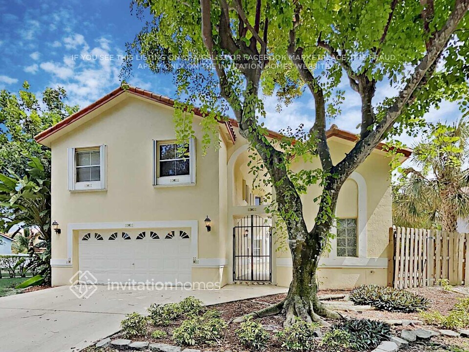 5820 NW 60th St in Parkland, FL - Foto de edificio