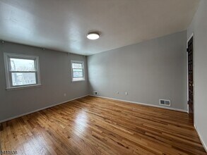 17 Daka Ct in Bloomfield, NJ - Building Photo - Building Photo