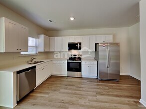 392 Bandelier Cir in Hampton, GA - Building Photo - Building Photo