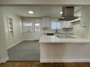 11402 Washington Pl, Unit Unit A in Los Angeles, CA - Building Photo - Building Photo