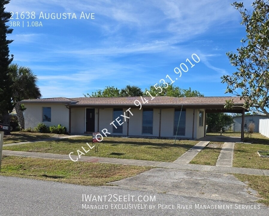 21638 Augusta Ave in Port Charlotte, FL - Foto de edificio