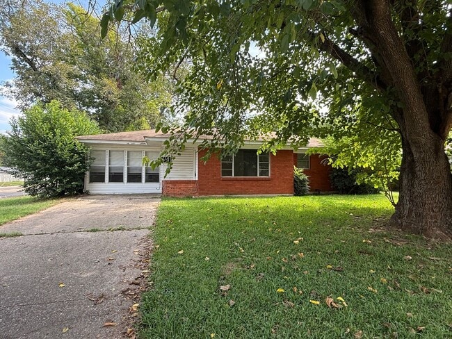 property at 4101 Glen St