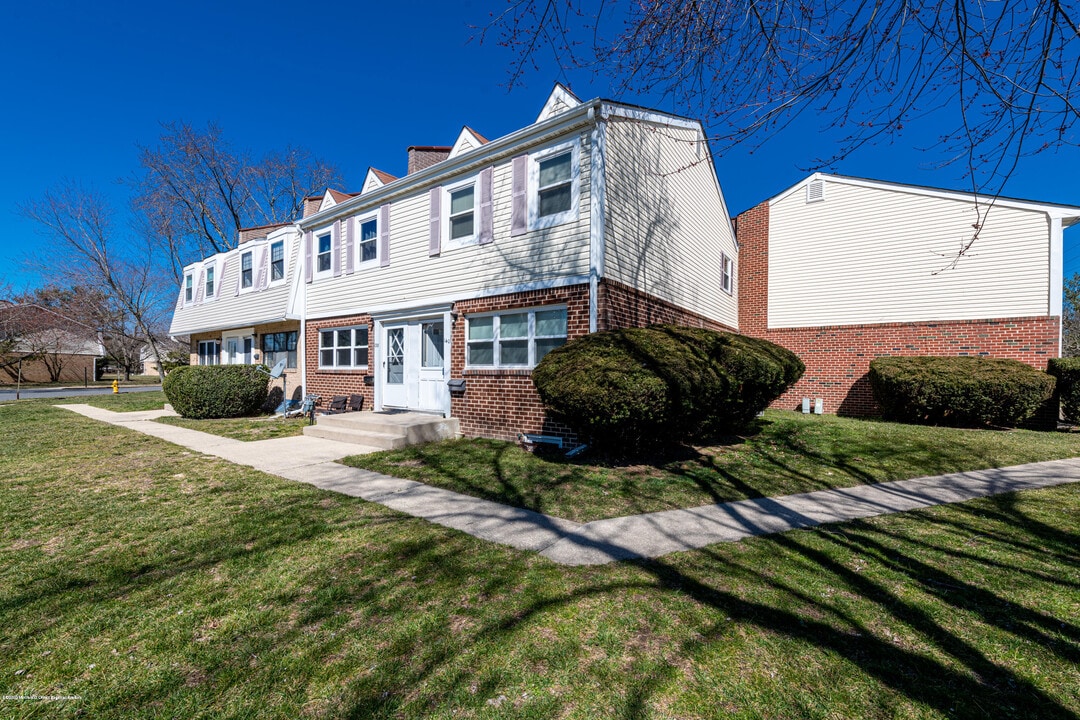 140 Primrose Ln in Brick, NJ - Building Photo